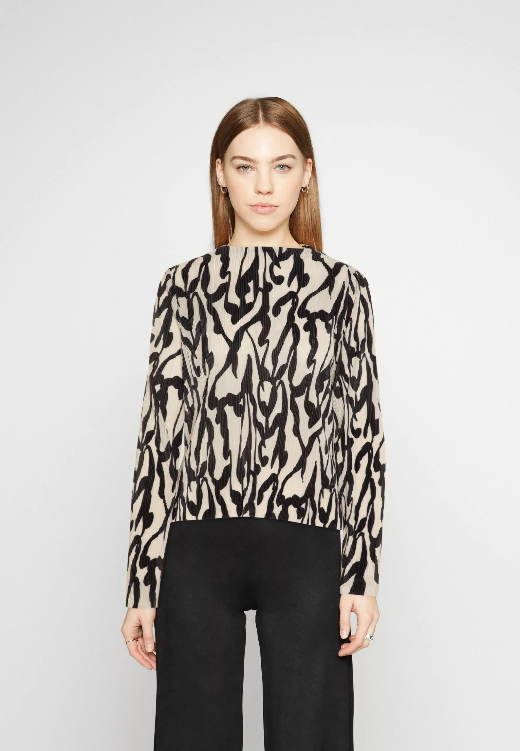 Monki Longsleeve - White Dusty Light 3 Monki Longsleeve - White Dusty Light