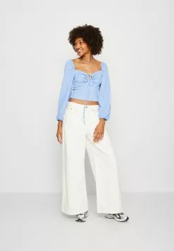 Monki Longsleeve - Light Blue 9 Monki Longsleeve - Light Blue -Monki Verkoop c336e27d787e41fc864de42ba502759d