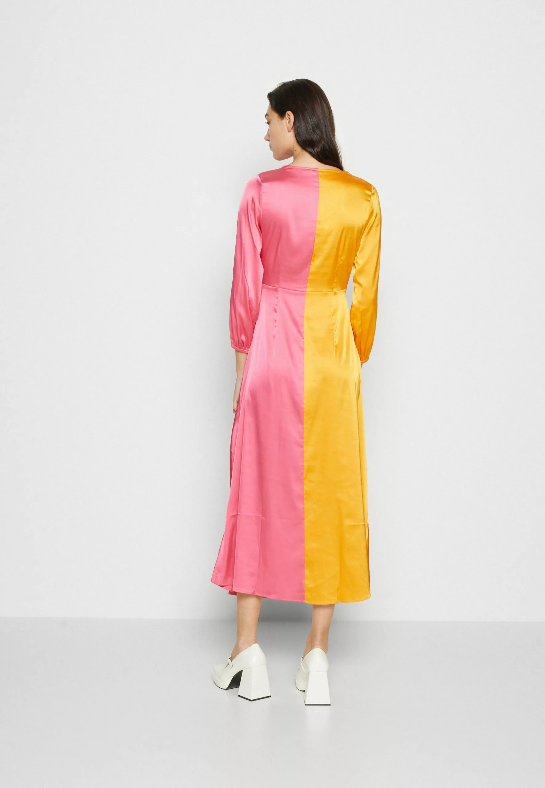 Monki Cocktailjurk - Pink/Orange 5 Monki Cocktailjurk - Pink/Orange - Afbeelding 3