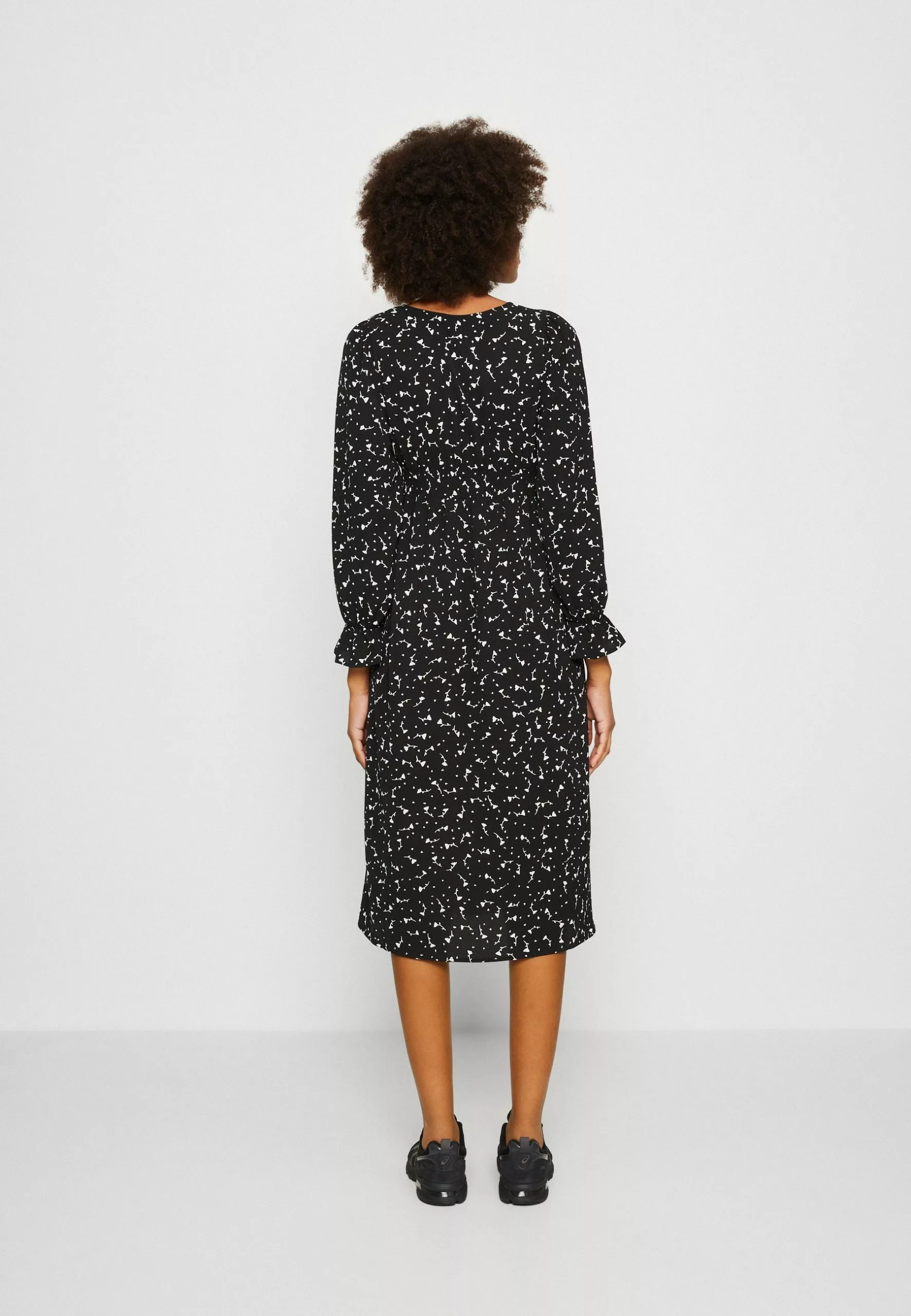 Monki Jurk - Simple Cute 5 Monki Jurk - Simple Cute - Afbeelding 3