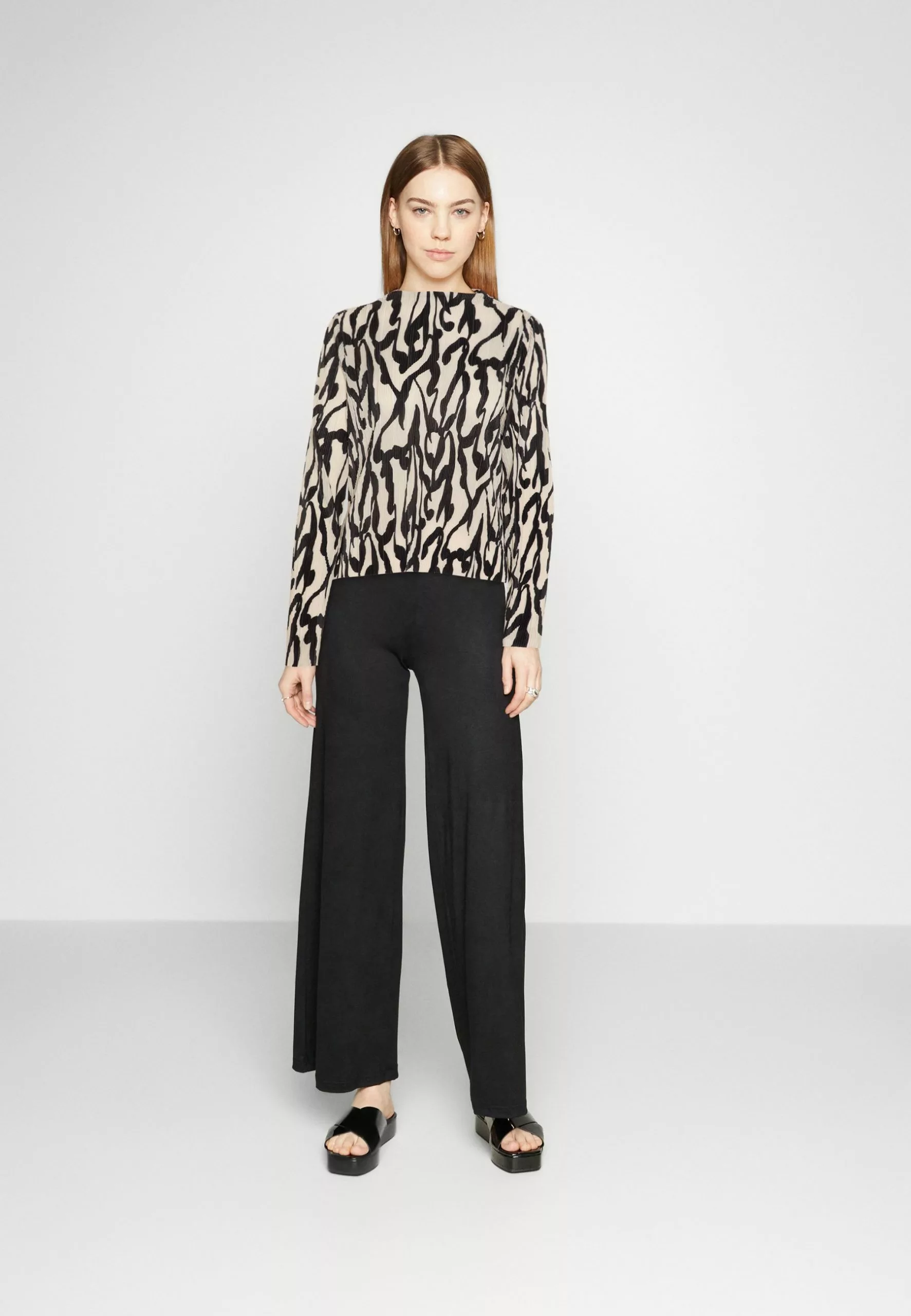 Monki Longsleeve - White Dusty Light 4 Monki Longsleeve - White Dusty Light - Afbeelding 2