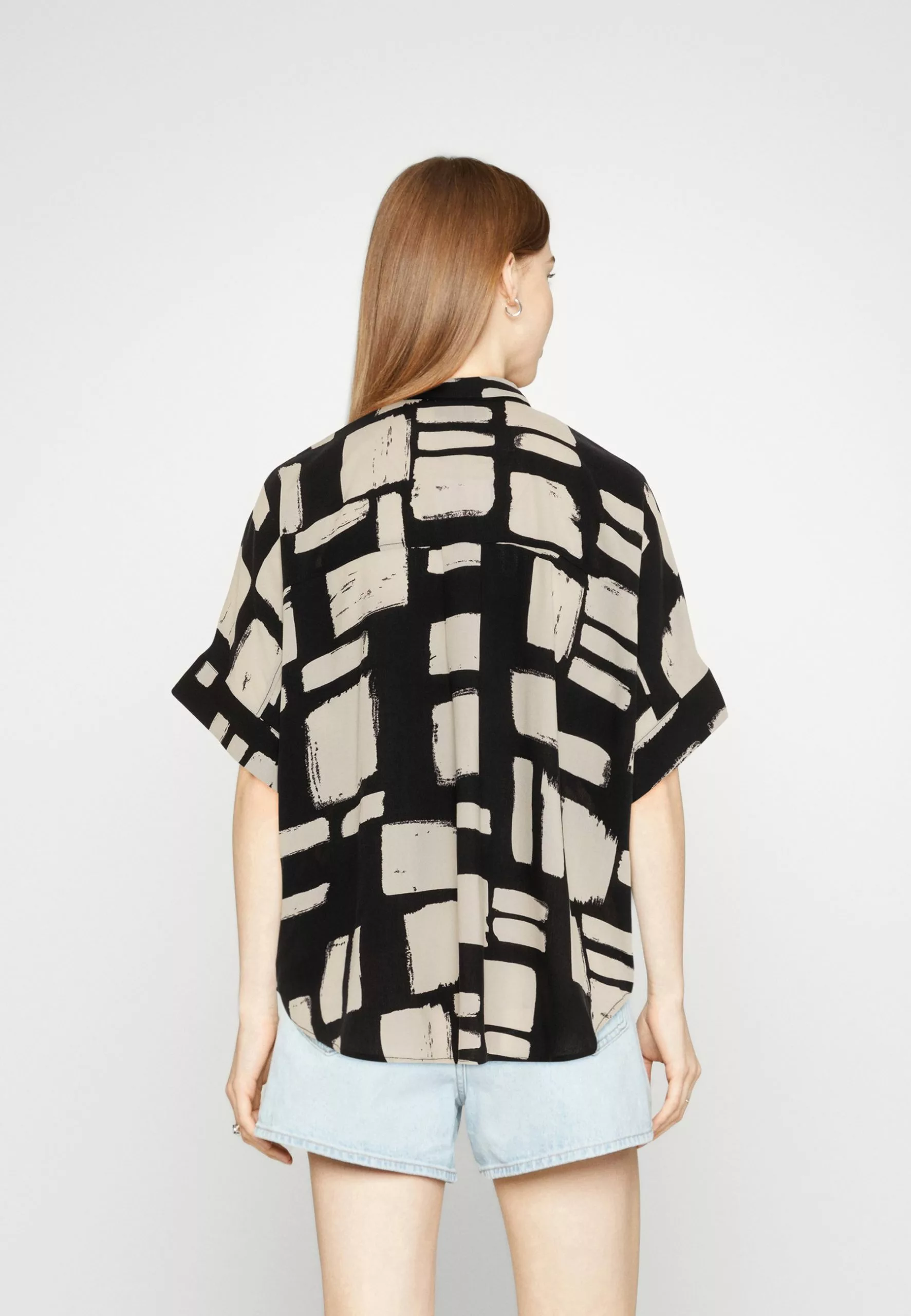 Monki Luca- Overhemdblouse - Black 5 Monki Luca- Overhemdblouse - Black - Afbeelding 3