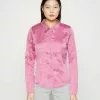 Monki Overhemdblouse - Pink -Monki Verkoop e8341fd4a6754fc5b8cbec27e9f7a399