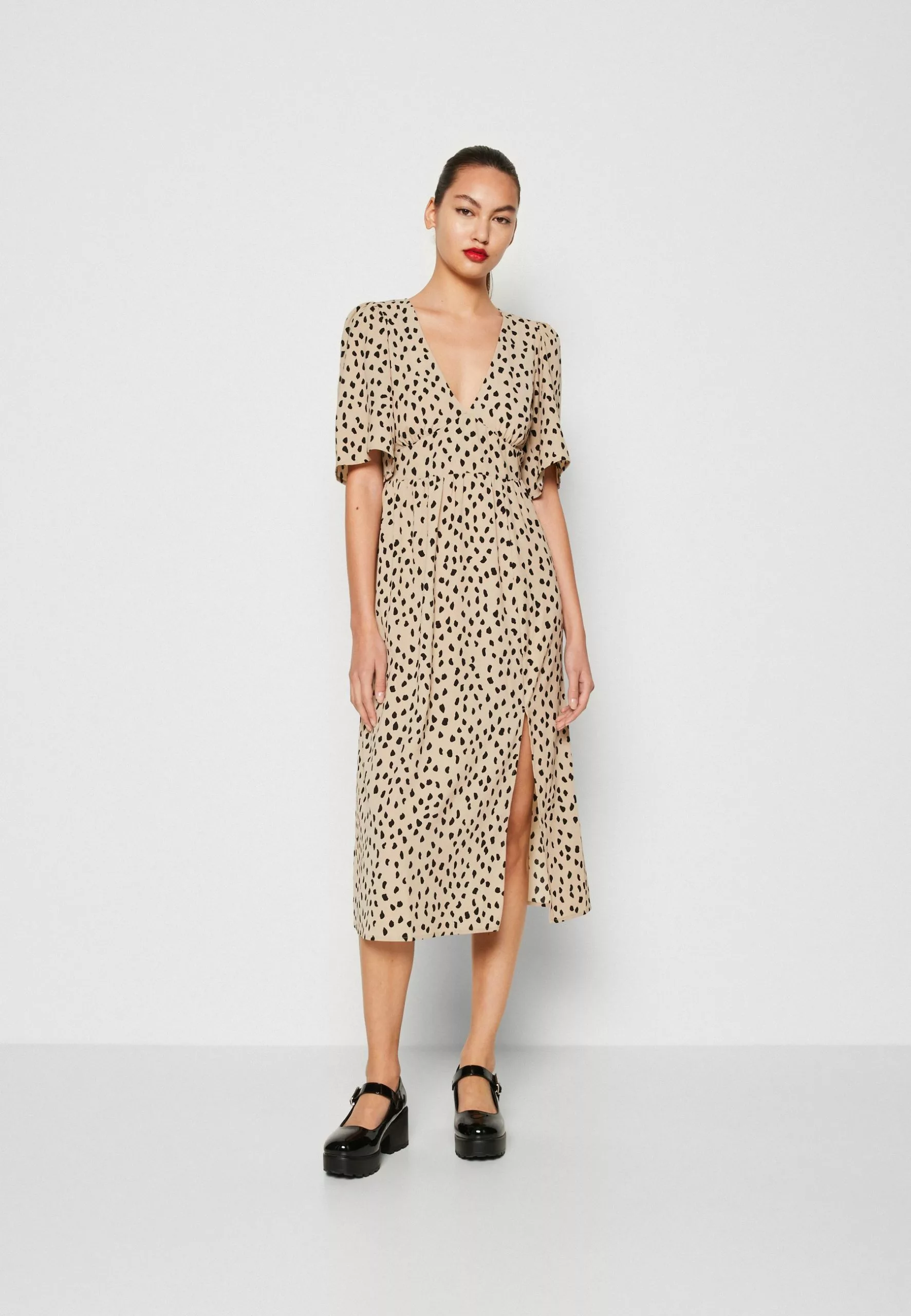 Monki Jurk - Beige 3 Monki Jurk - Beige