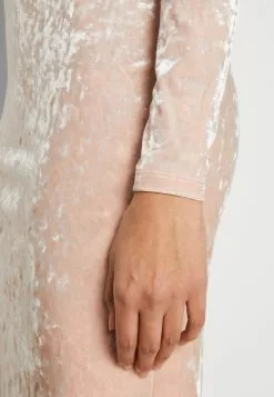 Monki Galajurk - Orange Dusty Light -Monki Verkoop fb9721be4d3e47f89ae1e189b96f619d