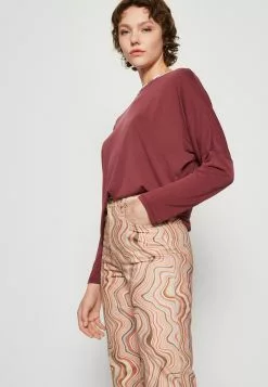 Monki Longsleeve - Red 11 Monki Longsleeve - Red -Monki Verkoop fea850d0305c473b82b76040fd4ff973